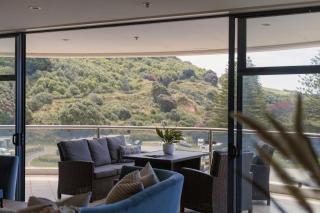 Oceanside Haven Resort with Luxury Sea Views - 3