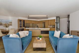 Oceanside Haven Resort with Luxury Sea Views - 4