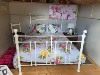 Shannon Estuary Glamping Budget-Sustainable-Biodiversity Habitat--Rustic-Countryside Holiday Accommodation - 9