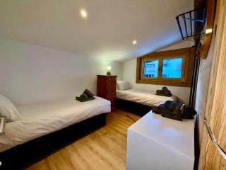 Penthouse Apartment, 3 Bedroom with Private Balcony - 4