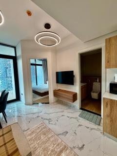 Walk to the Mall! Stylish 1 BR Retreat Maryah - 4