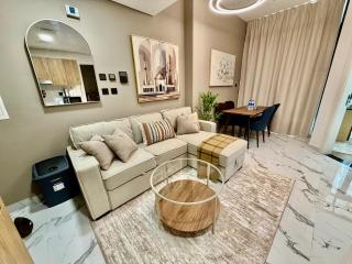 Walk to the Mall! Stylish 1 BR Retreat Maryah - 9