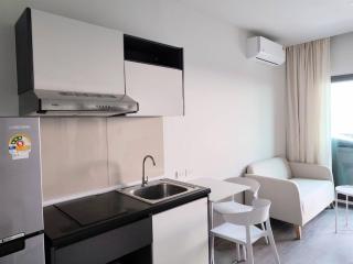 Charming Bangkok Apartment with City, Pool, and River Views - 4