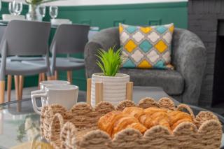 Arran Cottage - 4 Bed Home on M8 - Coatbridge - 1