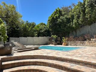 Camps Bay Accomodation with pools - 9