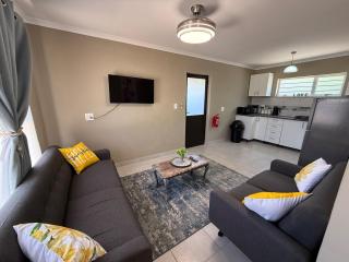 Olive and Oak Accommodation - 9