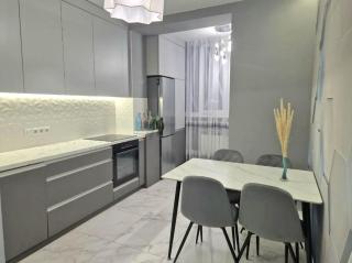 Захисників України - 2