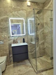 Захисників України - 1