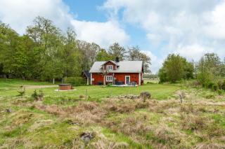 Swedish Cottage By Forest And Lake In Småland - 9