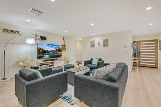 Spacious 4BR Family Home, 20 Min to Disneyland, Free Parking - 0