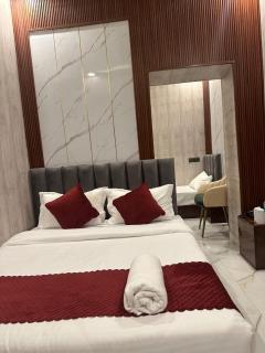 Shree Vishwanath Retreat Premium And Deluxe Rooms - 2