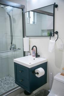 20 min to Disneyland - Spacious Family Home Near All the Fun - 1