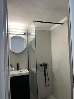 Modern & Comfortable House - 1