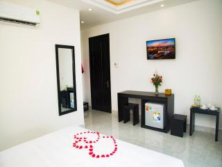 Flamingo Villa Homestay - Big Rooms with Balcony - Close to Hoi An Old Town 200m & Temple Bridge - Large Outside Pool for Sun Bathing - Hoi An - 9