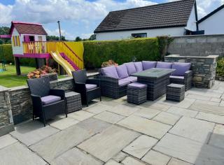 Superb bright spacious five bedroom home, 6 beds, sleeps 10-11 guest, 10 minutes from town centre - 9