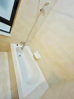 Bright and Spacious 2 Bedroom Apt in St Julians, Steps from Spinola Bay - 5