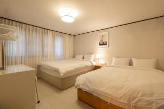 경복궁 광화문 명동 종로 동대문 홍대 지하철 도보3분 방3 침대5 10명 가족 단체 가능 - 3