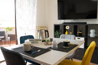 Urban Chic Apartment - 3