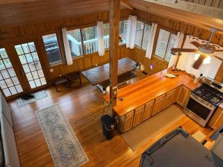 Golden Hour Lakefront Retreat - Fire Pit - Pets - 1