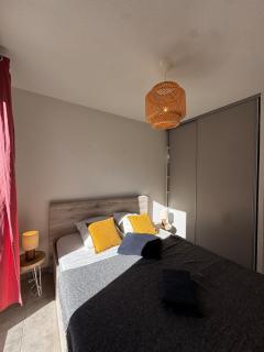 Mini-villa with swimming pool in Bonifacio residence - 8