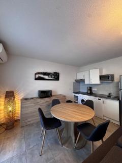 Mini-villa with swimming pool in Bonifacio residence - 2