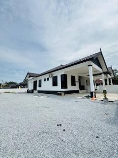 Bourgenvilla Homestay Marang - 0