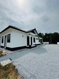 Bourgenvilla Homestay Marang - 7