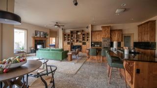 Powell by AvantStay Secluded Home only 10 Mins from DT Bend w Hot Tub - Bend - 3