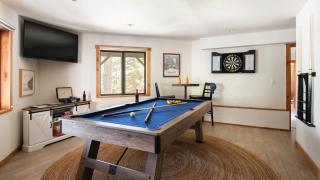 Timberline by AvantStay Stunning Chalet Cabin w Hot Tub Pool Table Home Theater - 5