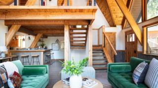 Timberline by AvantStay Stunning Chalet Cabin w Hot Tub Pool Table Home Theater - 2