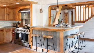 Timberline by AvantStay Stunning Chalet Cabin w Hot Tub Pool Table Home Theater - 1