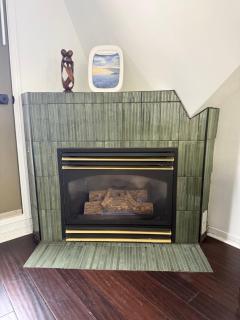 Bright, Private, Peaceful Suite with Retail Conveniences Steps Away - 8