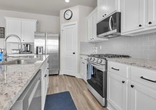 Saketh Lake Retreat - College Station - 4