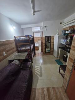 Flat na Praia de Itapuã no Terreo com AR-Condicionado - SEM TAXAS - 2