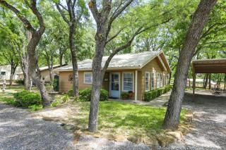 Papas Lakefront Hideaway - 8