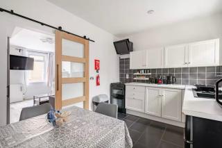 Cosy house with floating beds in Belfast - 6