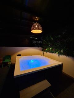 So Chic Family Villa - 0