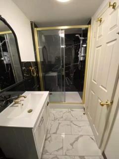 Lovely 5 bedroom Manor - 1