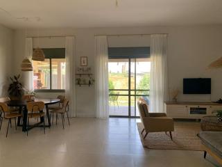 Countryside Charm House - 9