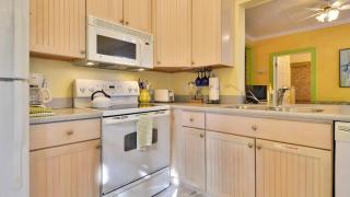 Key Lime Pie by AvantStay Ideal Location w Splash Pool Out Door Dining Month Long Stays Only - Key West - 4