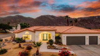 Casa Piña by AvantStay Vibrant Palm Springs Oasis w Colorful Stylish Design - 8