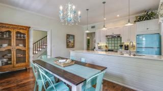 Lighthouse Villa by AvantStay Walk to Southernmost Point w Private Pool Patio Month Long Stays - Key West - 4