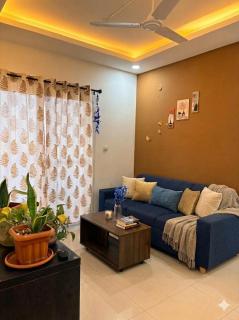 Hearthenly Stays Golden Glow Cozy 3BHK with Scenic Views - 0