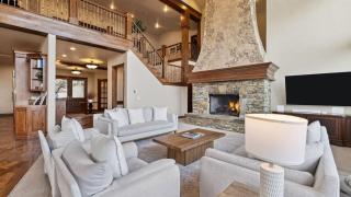 High Meadow by AvantStay Alpine Views w Indoor Pool Hot Tub Open Floor Plan - 5