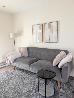 Bright 1-Bed Flat, Free Parking, Easy City Access - 0