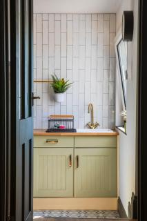 Cathedrals View - 2-4 bed Top-floor Apt in Exeter - Self Check in, Free Parking! - 4