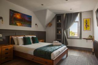 Cathedrals View - 2-4 bed Top-floor Apt in Exeter - Self Check in, Free Parking! - 0