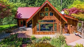 Rhythm Waters by AvantStay Garden Paradise Pond - 1