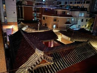 경복궁 광화문 명동 종로 동대문 홍대 지하철 도보3분 방3 침대5 10명 가족 단체 가능 - 9