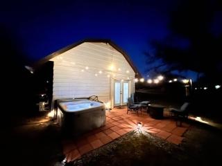 Barn getaway-Hot Tub-at Ft Sill-1 bedroom only of 2 - 7